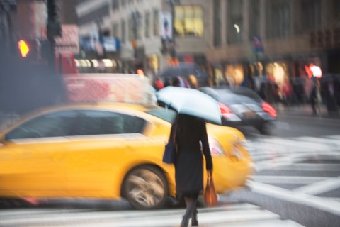 USA, New York state, New York city, pedestrian with umbrella on zebra crossing . Photo : fotog