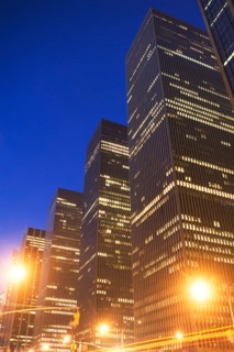 USA, New York State, New York City, 6th avenue at night. Photo : fotog