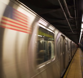 USA, New York State, New York City, blurred motion of subway train. Photo : fotog