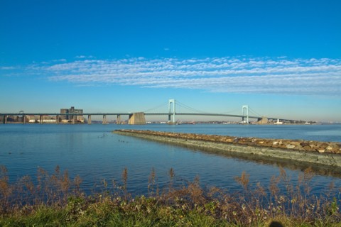 USA, New York, New York City, Suspension bridge on Long Island. Photo : fotog