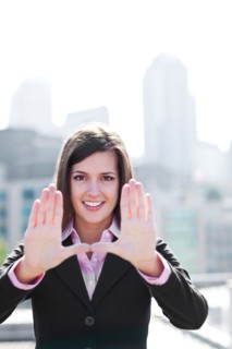 USA, Seattle, Smiling businesswoman making frame with hands. Photo : Take A Pix Media