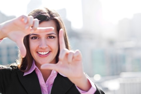 USA, Seattle, Smiling businesswoman making frame with hands. Photo : Take A Pix Media