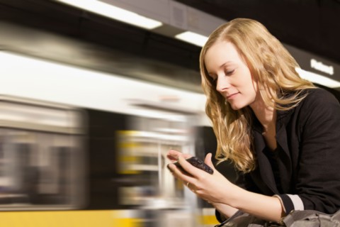 USA, California, Los Angeles, Woman sending text messages on subway station. Photo : Sarah M.