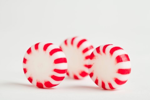 Red and white candies, studio shot. Photo : Sarah M. Golonka