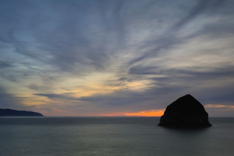 USA, Oregon, Lincoln County, Haystack Rock at dusk. Photo : Gary Weathers