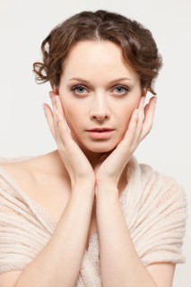 Portrait of beautiful young woman, studio shot. Photo : Jan Scherders