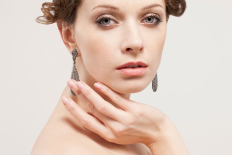 Portrait of beautiful young woman, studio shot. Photo : Jan Scherders