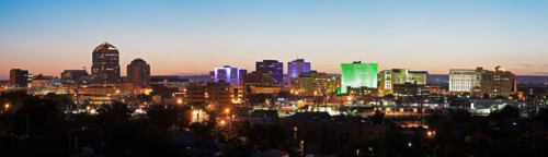 USA, New Mexico, Albuquerque, Panoramic cityscape at dusk. Photo : Henryk Sadura