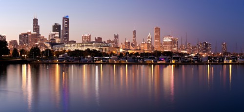 USA, Illinois, Chicago skyline at dusk. Photo : Henryk Sadura