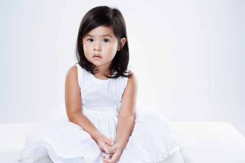 Studio portrait of little girl. Photo : King Lawrence