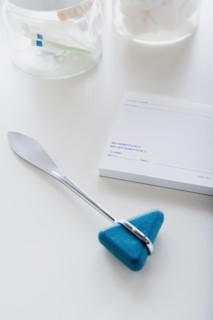 Reflex hammer on desk. Photo : Rob Lewine