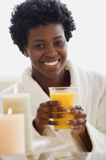 Woman drinking juice in spa. Photo : Rob Lewine