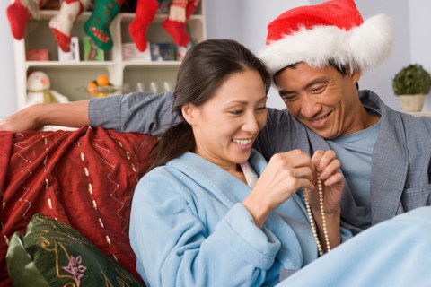 Smiling couple at Christmas morning. Photo : Rob Lewine