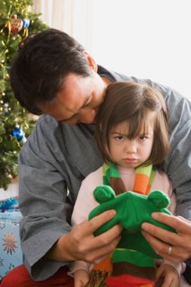 Father and daughter at Christmas tree. Photo : Rob Lewine