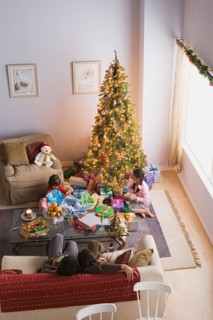 Family with two daughters (10-11) at Christmas morning. Photo : Rob Lewine