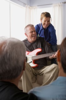 Group of friends having fun with guitar. Photo : Rob Lewine