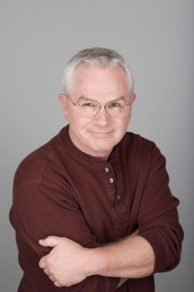 Studio shot portrait of senior man with arms crossed, head and shoulders. Photo : Rob Lewine