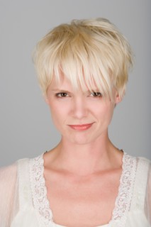 Studio shot portrait of mid adult woman with tousled hair, close-up. Photo : Rob Lewine