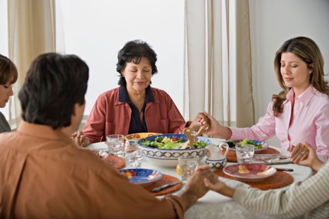 Family praying before meal. Photo : Rob Lewine