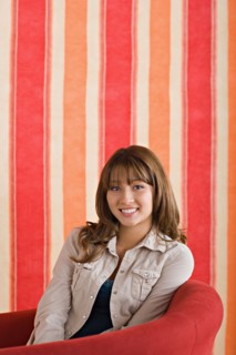 Portrait of smiling young woman. Photo : Rob Lewine