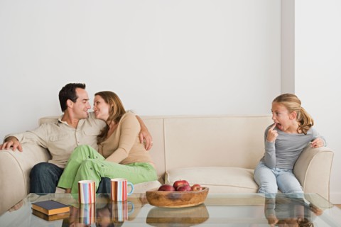 Family in living-room. Photo : Rob Lewine
