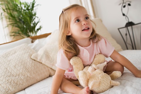 Girl with teddy bear. Photo : Rob Lewine