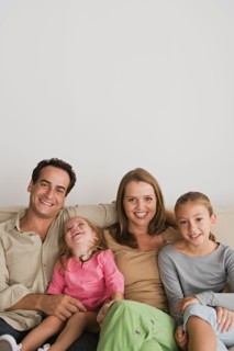 Smiling family with two daughters (8-9, 12-13). Photo : Rob Lewine