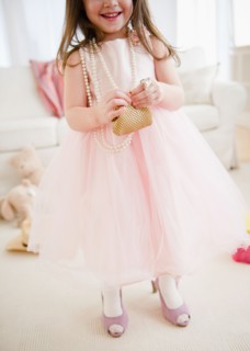 Small girl  (4-5 years) wearing  tulle dress and high heels. Photo : Jamie Grill