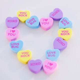 Close up of Valentine's Day decorations, studio shot. Photo : Daniel Grill
