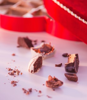 Close up of Valentine's Day chocolates, studio shot. Photo : Daniel Grill