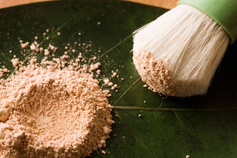 Close-up of face powder. Photo : Kristin Lee