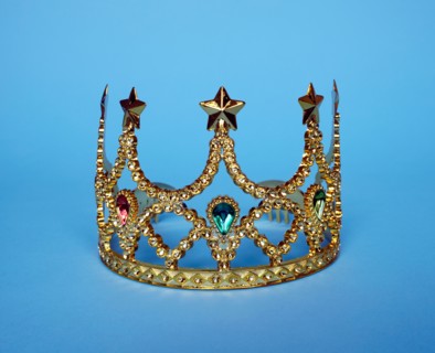 Studio shot of gold tiara. Photo : Winslow Productions