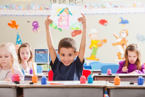 Children (4-5, 6-7) during art classes. Photo : Mike Kemp