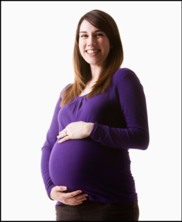 Portrait of pregnant woman, studio shot. Photo : Mike Kemp