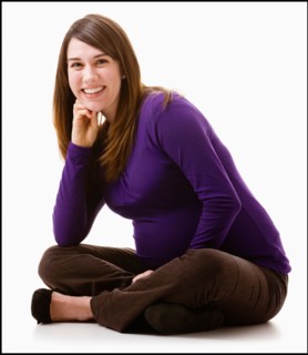 Portrait of pregnant woman, studio shot. Photo : Mike Kemp