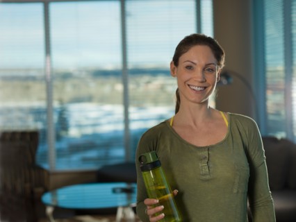 Portrait of mid adult woman exercising at home. Photo : Dan Bannister