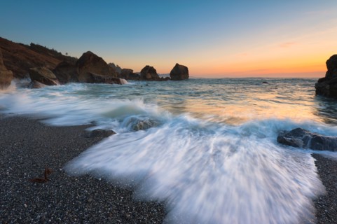 USA, Oregon, Curry County. Blurred surf wave washing ashore. Photo : Gary Weathers