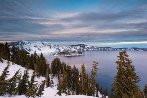 USA, Oregon, Clamath County. View over Crater Lake in winter. Photo : Gary Weathers