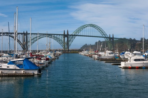 USA, Oregon, Lincoln County. Yaquina Bay Bridge. Photo : Gary Weathers