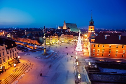 Poland, Warsaw. Castle Square, Sigismund's Column and Royal Castle in Christmas time. Photo :