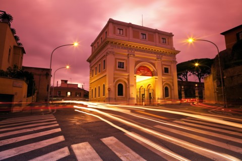 Italy, Rome. Triumphal arch at sunrise. Photo : Henryk Sadura