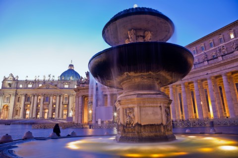 Italy, Vatican City . Saint Peter's Square at sunrise. Photo : Henryk Sadura