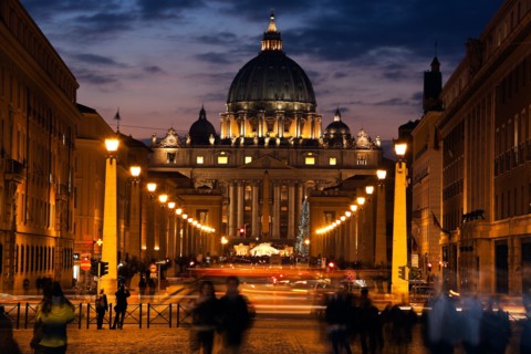 Italy, Vatican City . Saint Peter's Square and Saint Peter's Basilica at dusk. Photo : Henryk