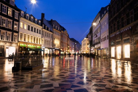 Denmark, Copenhagen. Street scene at dusk. Photo : Henryk Sadura