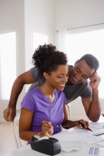 Couple doing finances together. Photo : Rob Lewine