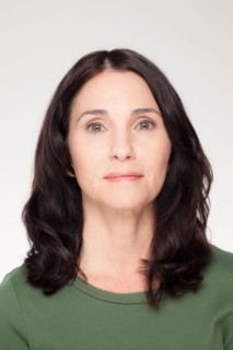 Studio portrait of mature woman. Photo : Rob Lewine