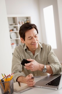 Man shopping online from home. Photo : Rob Lewine