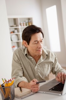 Man shopping online from home. Photo : Rob Lewine