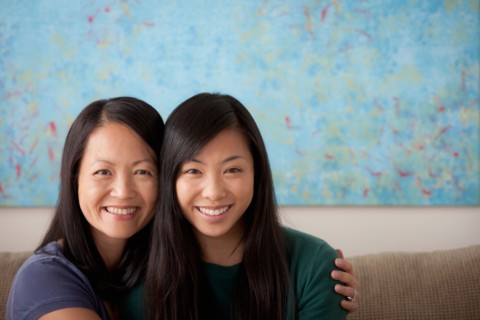 Portrait of mother and adult daughter. Photo : Rob Lewine