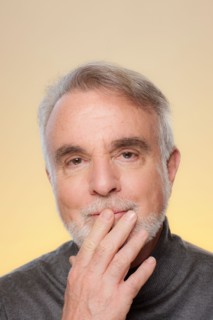Studio shot of thoughtful senior man. Photo : Rob Lewine
